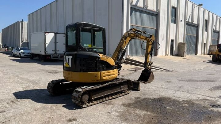 CATERPILLAR  304 **MINI EXCAVATOR**